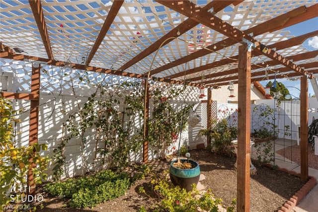 105 North Cimarron Road, Las Vegas, NV 89145