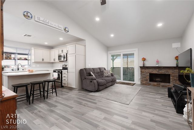 105 North Cimarron Road, Las Vegas, NV 89145