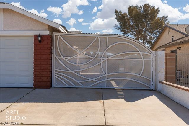 105 North Cimarron Road, Las Vegas, NV 89145