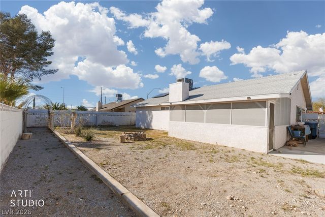 105 North Cimarron Road, Las Vegas, NV 89145