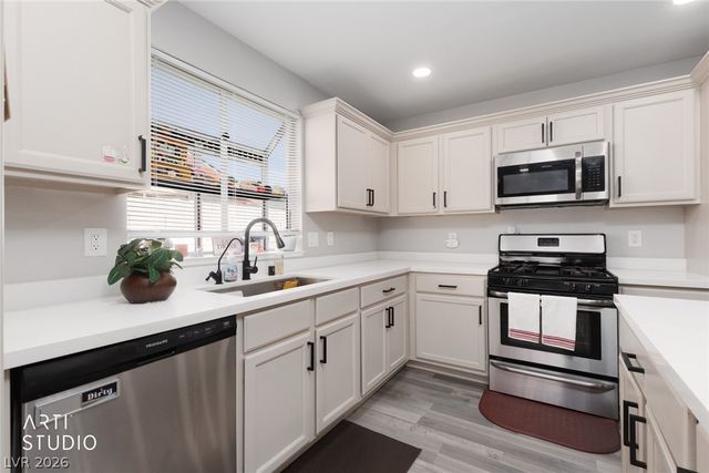 105 North Cimarron Road, Las Vegas, NV 89145