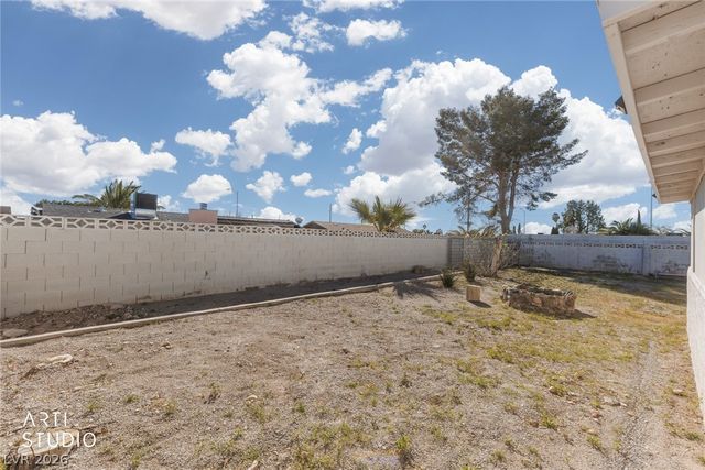 105 North Cimarron Road, Las Vegas, NV 89145