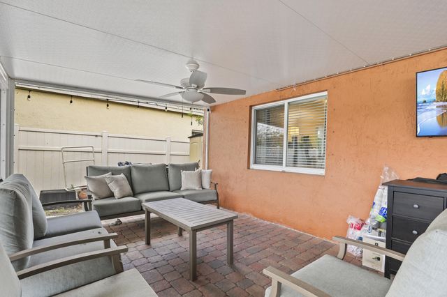 1419 SW 45th Way, Deerfield Beach, FL 33442