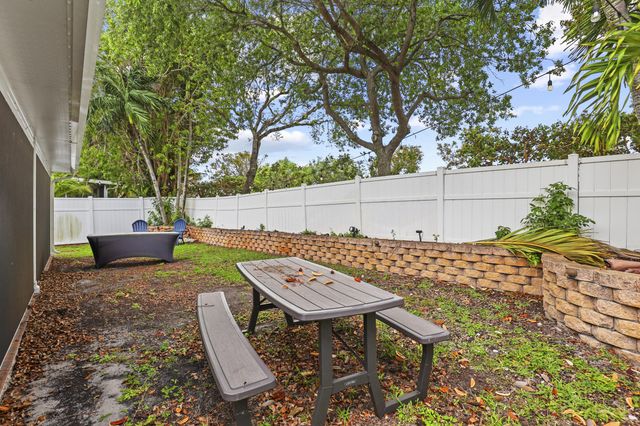 1419 SW 45th Way, Deerfield Beach, FL 33442