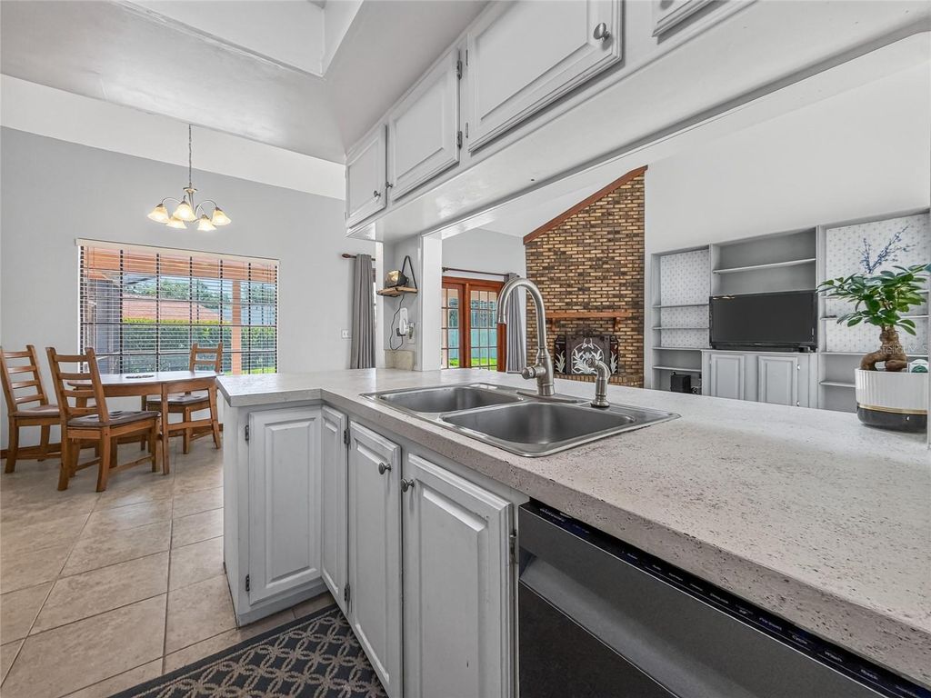 Image 14 of property listing at 9731 SIBLEY CIRCLE, Orlando, FL 32836