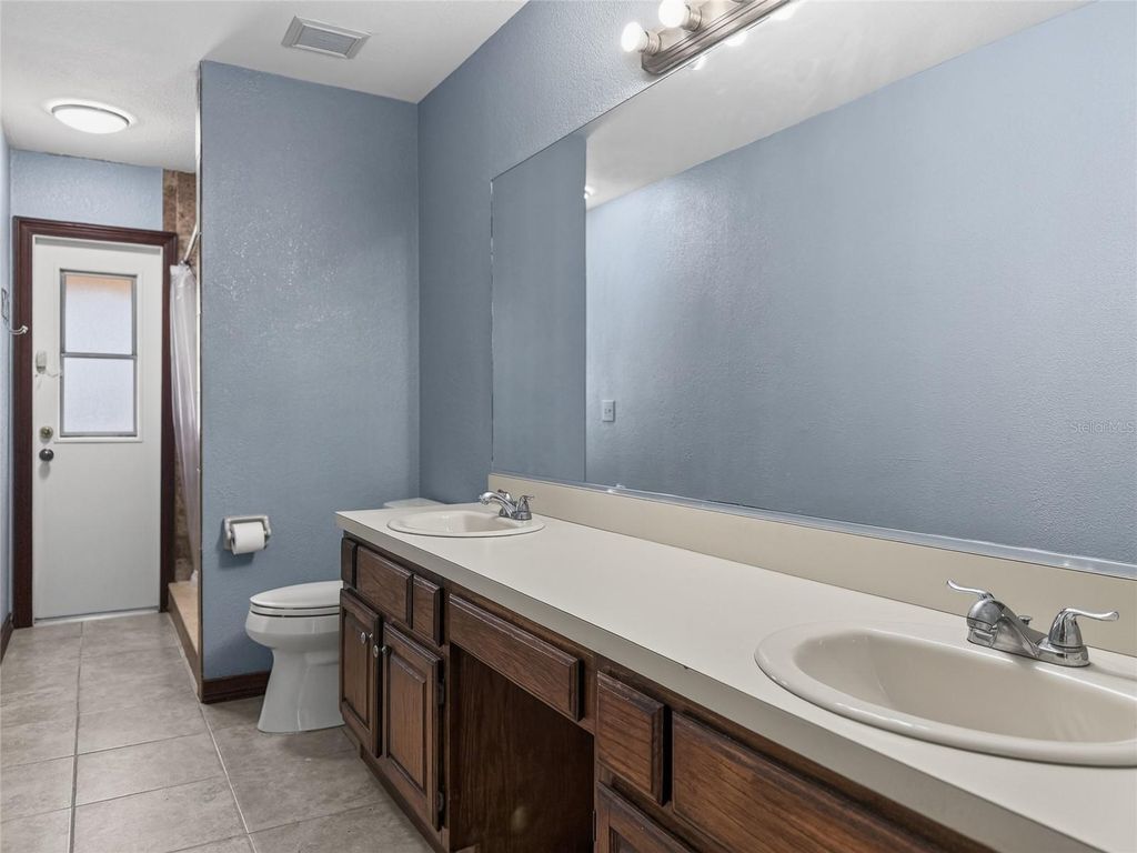 Image 20 of property listing at 9731 SIBLEY CIRCLE, Orlando, FL 32836