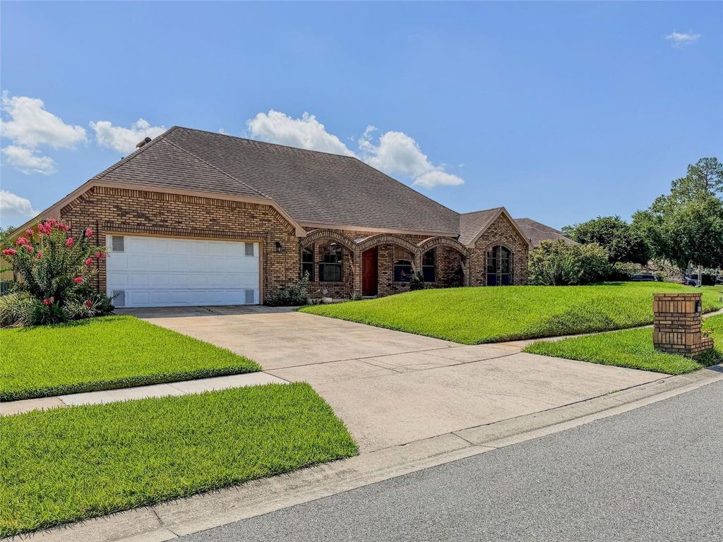Image 3 of property listing at 9731 SIBLEY CIRCLE, Orlando, FL 32836