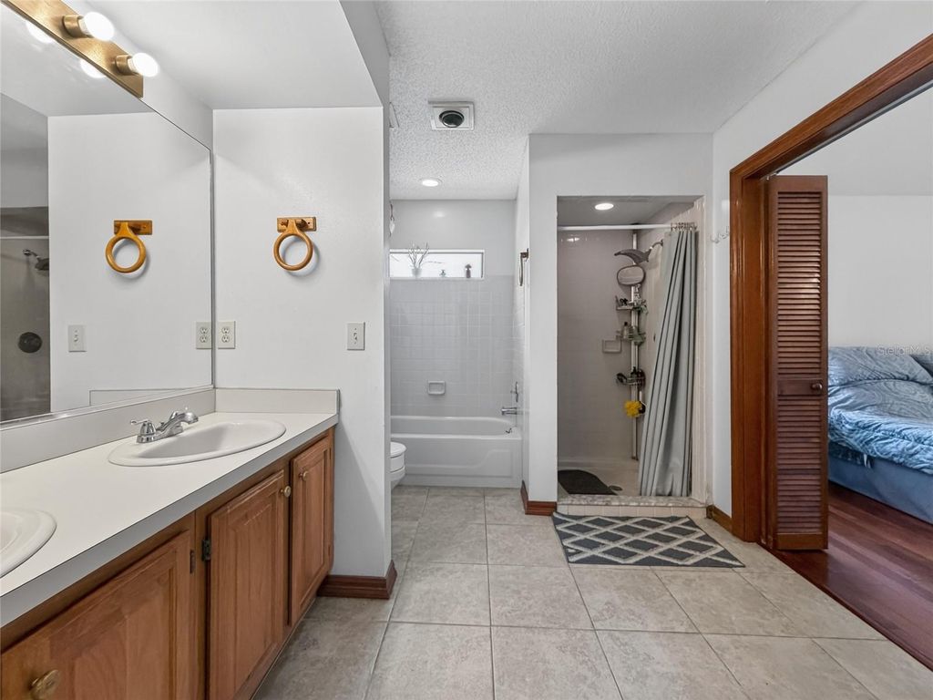 Image 30 of property listing at 9731 SIBLEY CIRCLE, Orlando, FL 32836