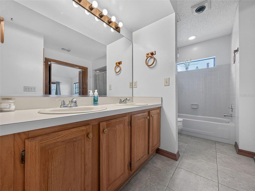 Image 31 of property listing at 9731 SIBLEY CIRCLE, Orlando, FL 32836