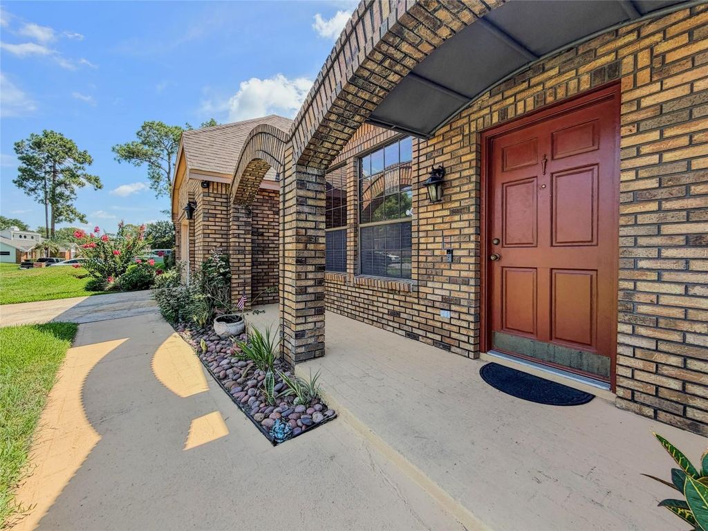 Image 5 of property listing at 9731 SIBLEY CIRCLE, Orlando, FL 32836