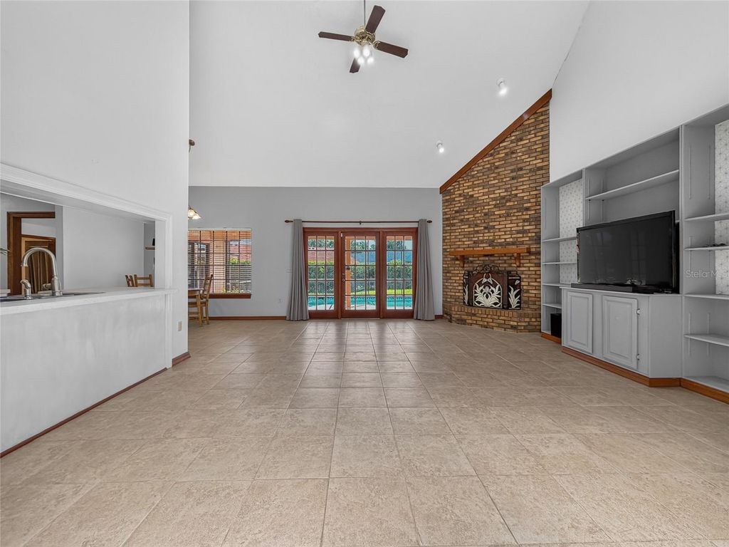 Image 10 of property listing at 9731 SIBLEY CIRCLE, Orlando, FL 32836