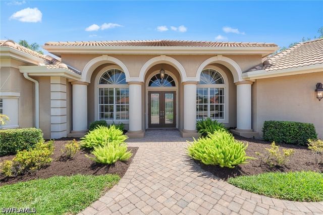 20301 Leopard LN, Estero, FL 33928