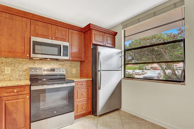 3636 WHITEHALL Drive 105, West Palm Beach, FL 33401