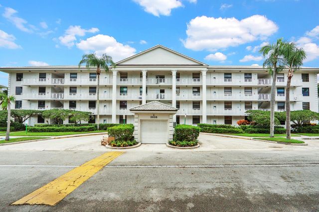 3636 WHITEHALL Drive 105, West Palm Beach, FL 33401