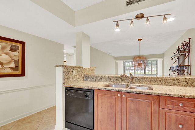 3636 WHITEHALL Drive 105, West Palm Beach, FL 33401