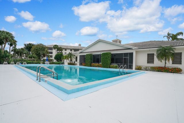 3636 WHITEHALL Drive 105, West Palm Beach, FL 33401
