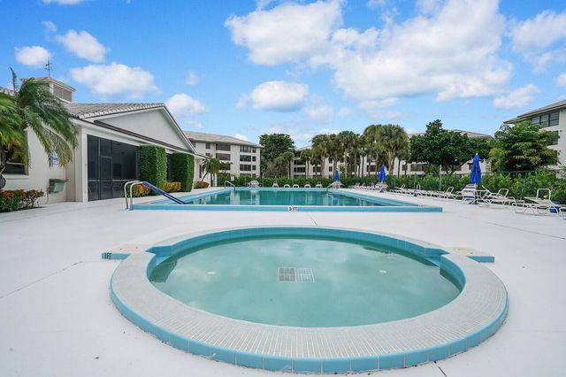 3636 WHITEHALL Drive 105, West Palm Beach, FL 33401