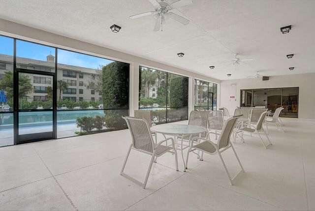 3636 WHITEHALL Drive 105, West Palm Beach, FL 33401