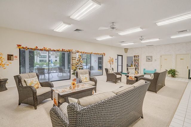 3636 WHITEHALL Drive 105, West Palm Beach, FL 33401