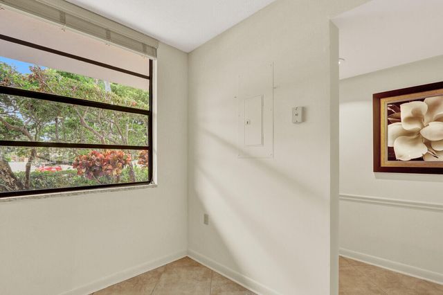 3636 WHITEHALL Drive 105, West Palm Beach, FL 33401