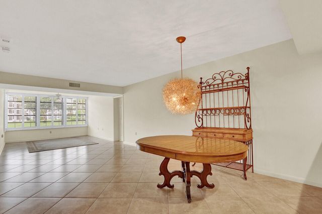 3636 WHITEHALL Drive 105, West Palm Beach, FL 33401
