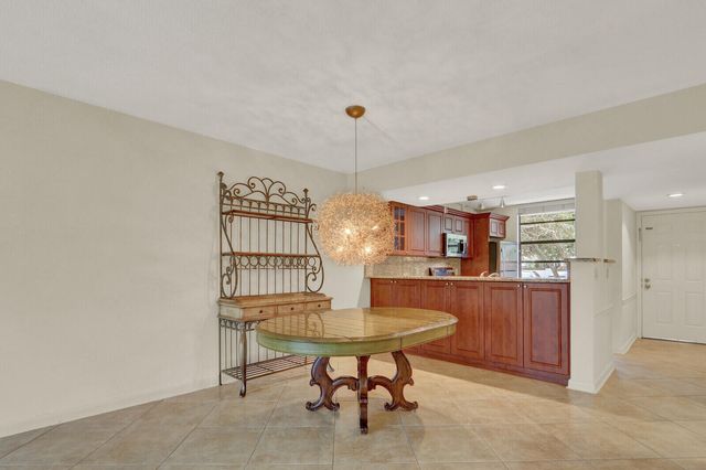 3636 WHITEHALL Drive 105, West Palm Beach, FL 33401