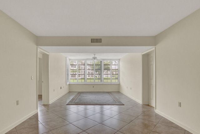 3636 WHITEHALL Drive 105, West Palm Beach, FL 33401