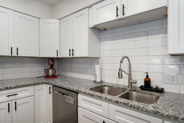 1410 S Briar Avenue, Springfield, MO 65809