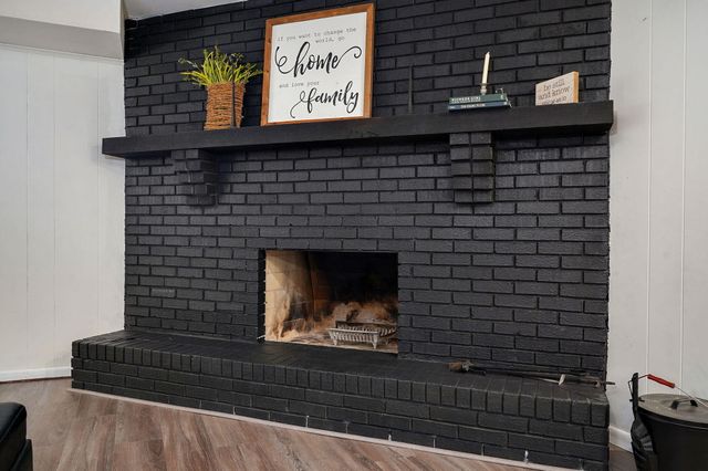 1410 S Briar Avenue, Springfield, MO 65809