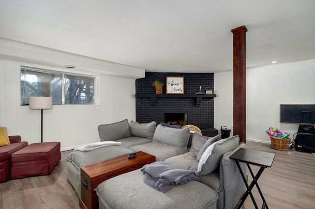 1410 S Briar Avenue, Springfield, MO 65809