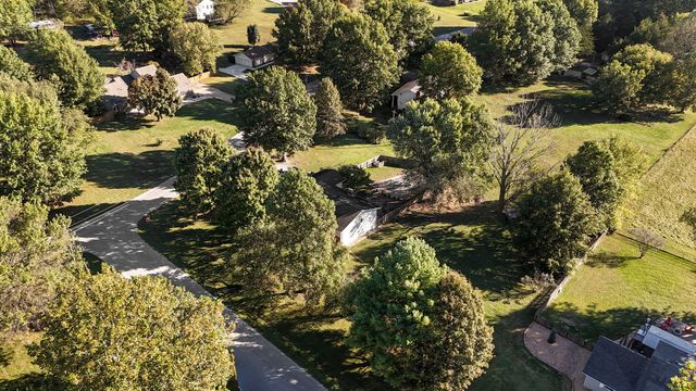 1410 S Briar Avenue, Springfield, MO 65809