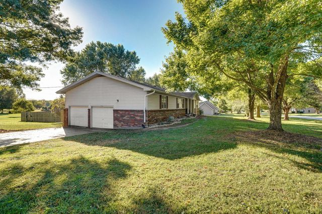 1410 S Briar Avenue, Springfield, MO 65809