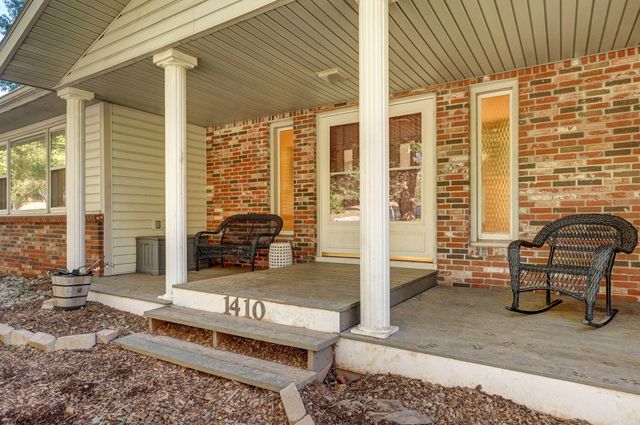 1410 S Briar Avenue, Springfield, MO 65809