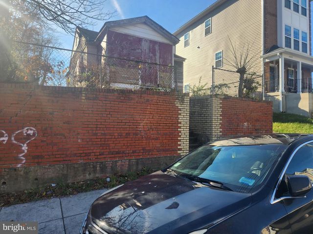 4953 D ST SE, Washington, DC 20019