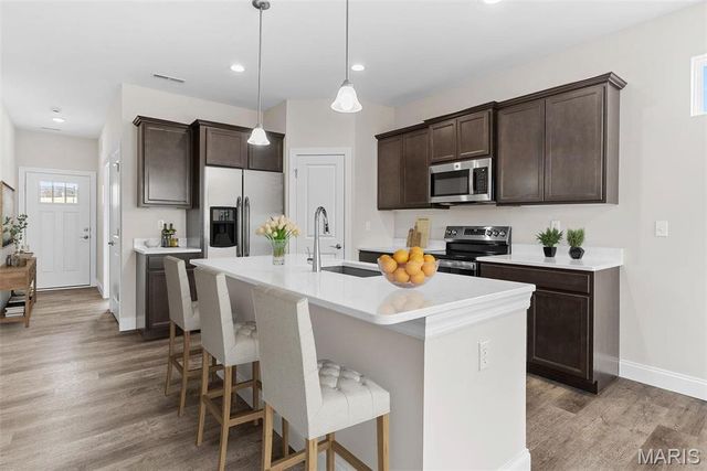 899 Walter Way, Washington, MO 63090