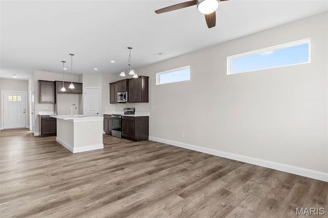 899 Walter Way, Washington, MO 63090