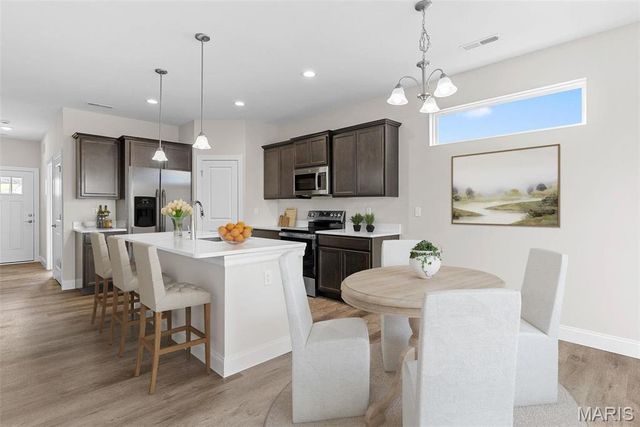 899 Walter Way, Washington, MO 63090
