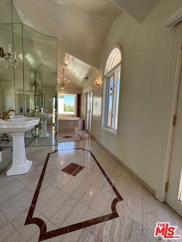 623 Palisades Avenue, Santa Monica, CA 90402