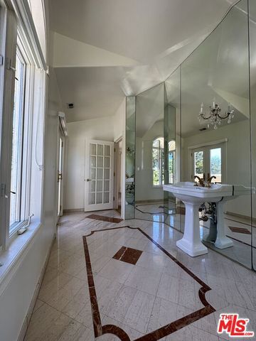 623 Palisades Avenue, Santa Monica, CA 90402