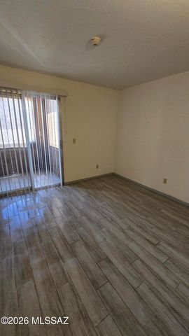 1810 E Blacklidge Dr Apt 114, Tucson, AZ 85719
