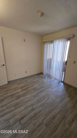 1810 E Blacklidge Dr Apt 114, Tucson, AZ 85719