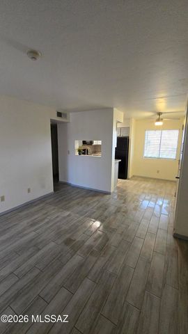 1810 E Blacklidge Dr Apt 114, Tucson, AZ 85719