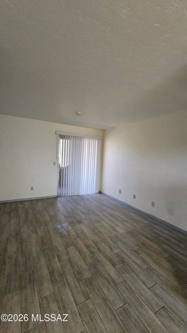 1810 E Blacklidge Dr Apt 114, Tucson, AZ 85719