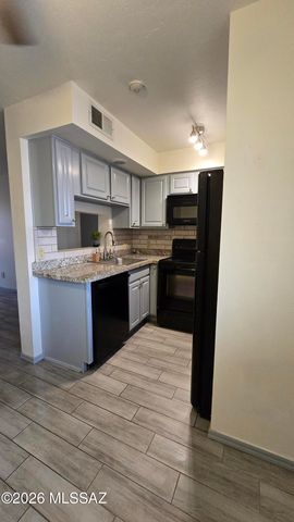 1810 E Blacklidge Dr Apt 114, Tucson, AZ 85719
