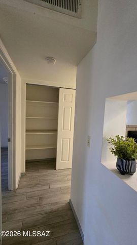 1810 E Blacklidge Dr Apt 114, Tucson, AZ 85719