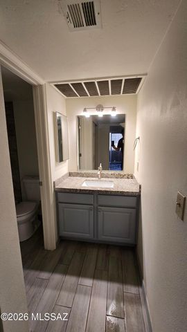 1810 E Blacklidge Dr Apt 114, Tucson, AZ 85719