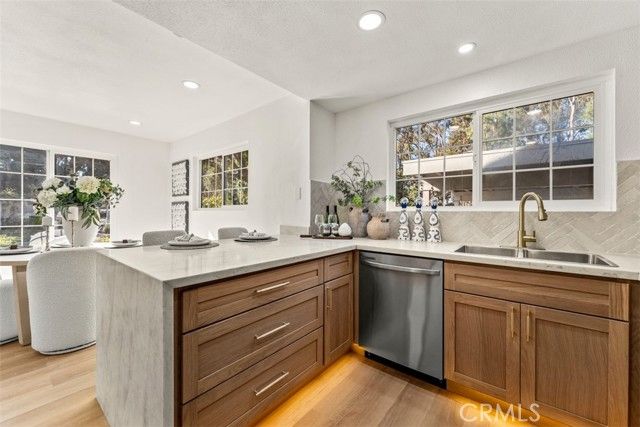 12 Woodleaf, Irvine, CA 92614