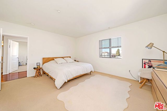 733 S Manhattan Place 402, Los Angeles, CA 90005