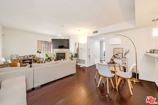 733 S Manhattan Place 402, Los Angeles, CA 90005