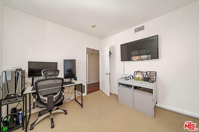 733 S Manhattan Place 402, Los Angeles, CA 90005